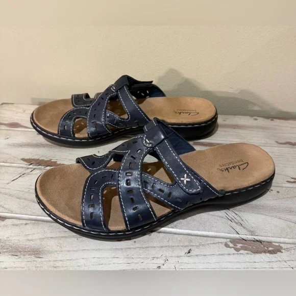 Clarks Brown Leather Laser Cut Comfort Sandals Size 9.5 EUC Walking Fashion - Picture 2 of 7